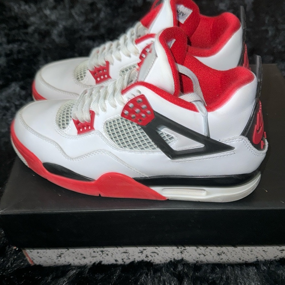 Air Jordan Retro 4 Red